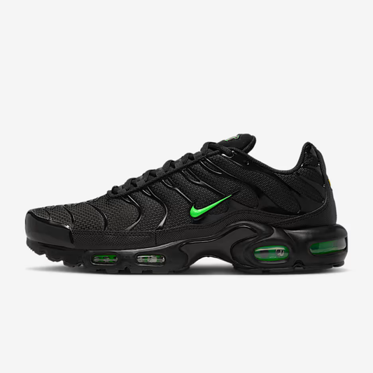 NK AIR MAX PLUS TN BLACK GREEN STRIKE